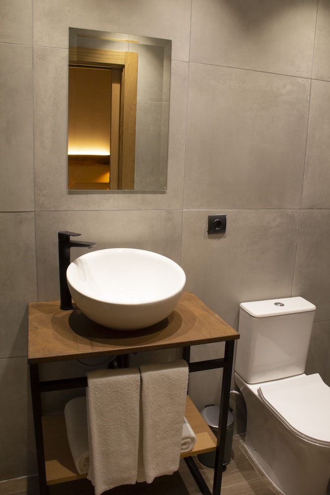Double Room - Photo 8