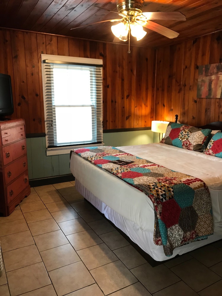 Standard Room, 1 King Bed, Balcony (The River Rapids Room) photo 2
