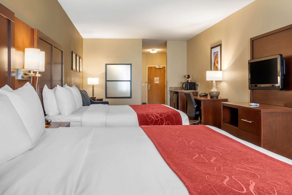 Suite, Multiple Beds, Non Smoking (Upgrade) - Photo 2