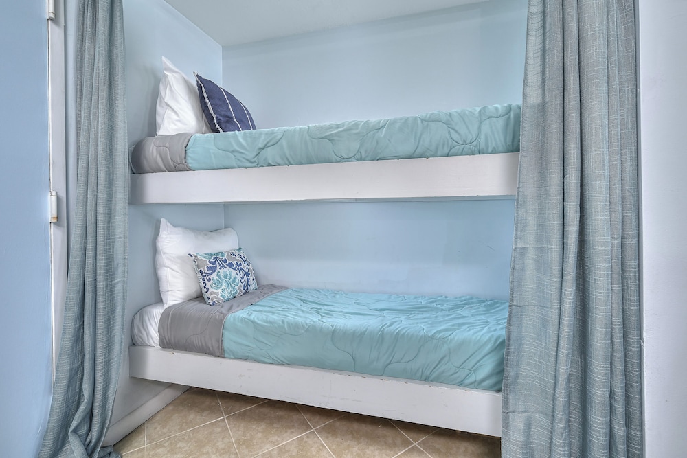 Studio, Balcony, Oceanfront (Renaissance Tower 905), photo 6