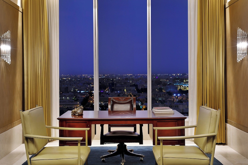 Royal Suite, 3 Bedrooms thumbnail 6