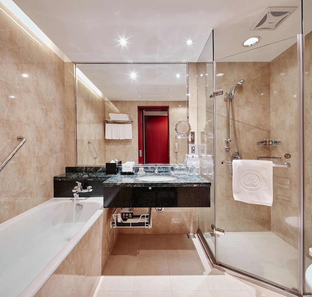 Executive Double Room thumbnail 5