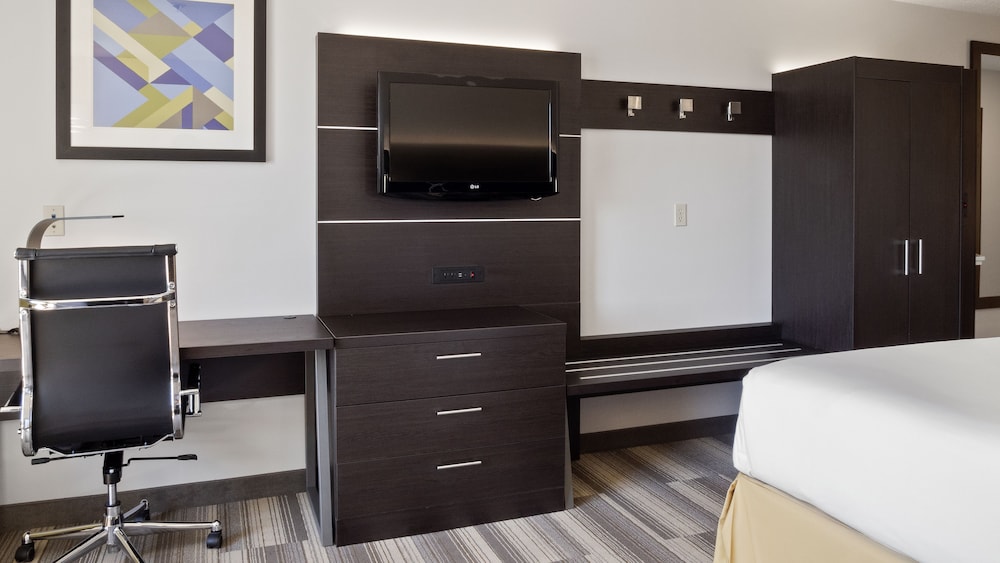 Suite, 1 King Bed (Living Area) - Photo 2