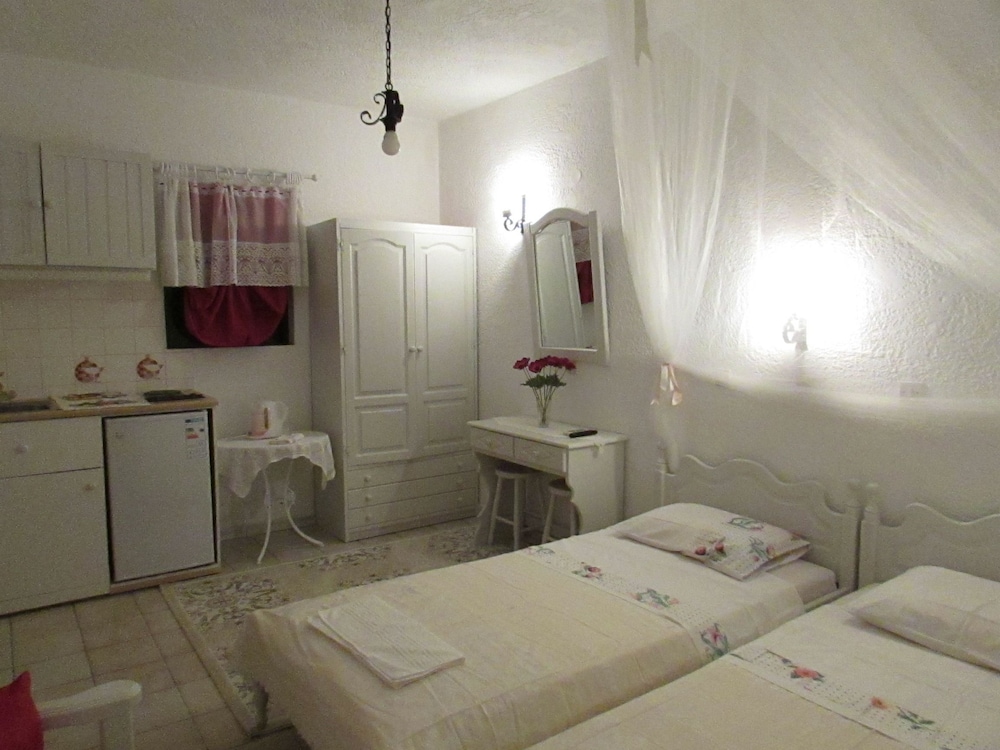 Romantic Twin Room, 2 Twin Beds, Mountain View photo 1