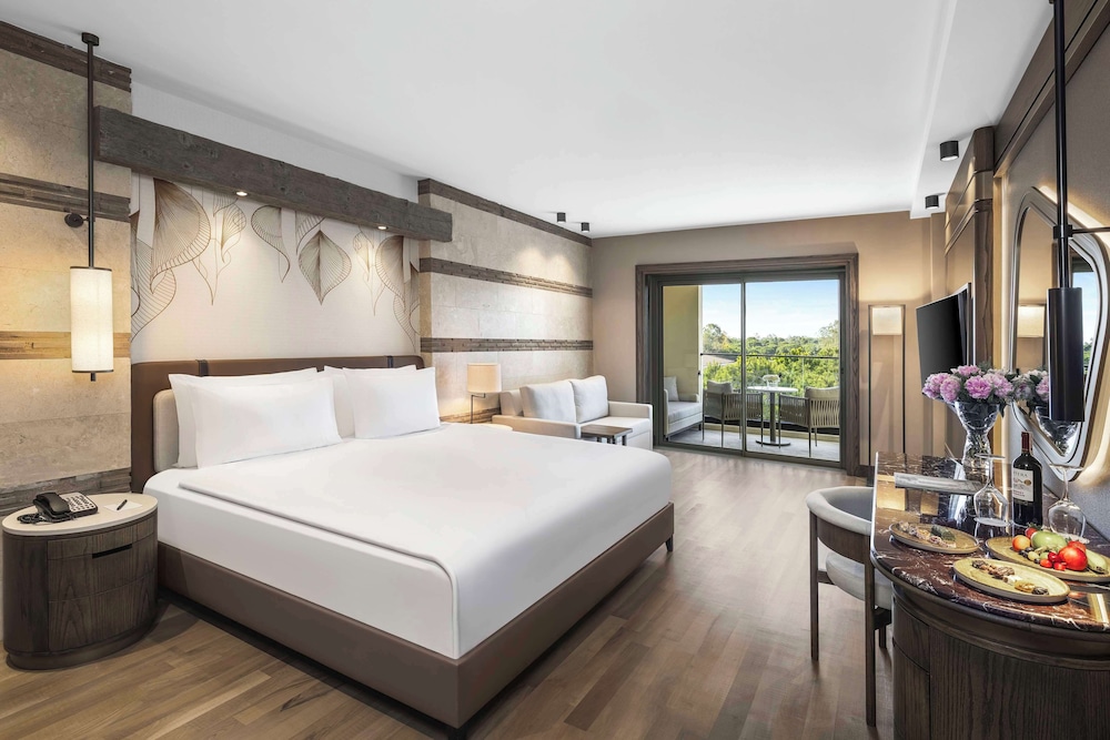 Superior Room, 1 King Bed, Golf View
