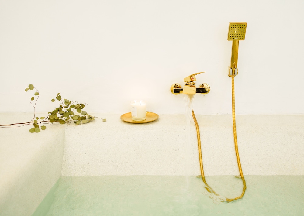Luxury Villa, 1 Bedroom, Bathtub - Photo 14
