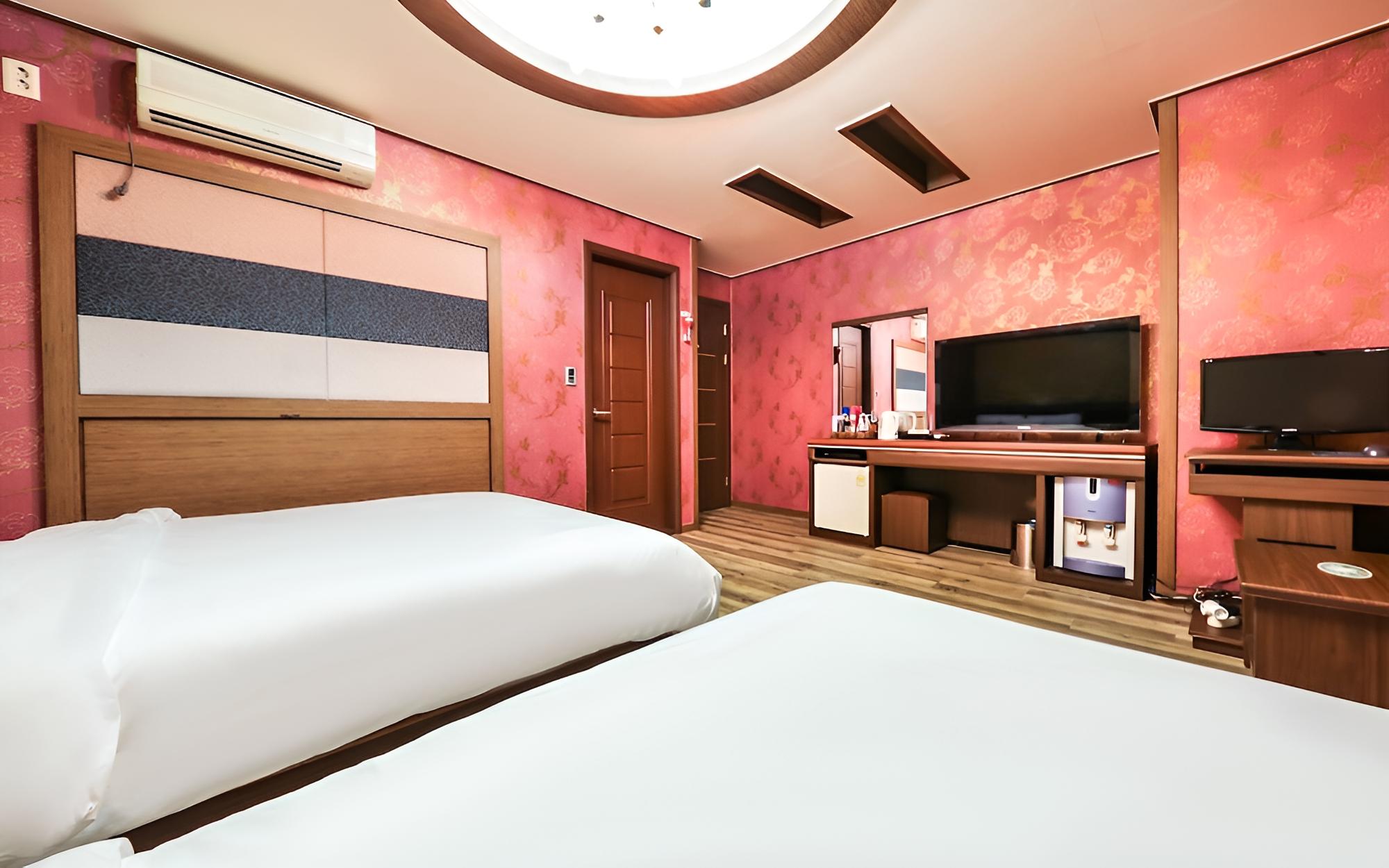 Room (Twin) photo 3