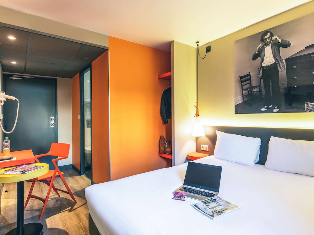 Standard Suite, 2 Double Beds, Connecting Rooms thumbnail 5