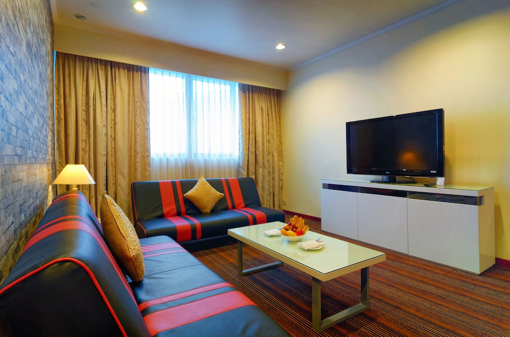 Suite with Steam Room (Triple) - Photo 4