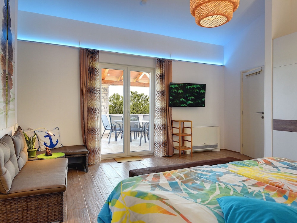 Villa photo 2