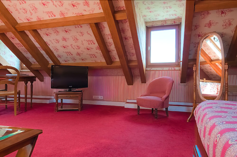 Junior Penthouse photo 2