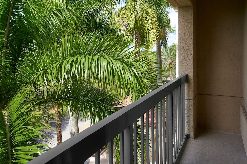 Room, 2 Queen Beds, Balcony - Photo 3