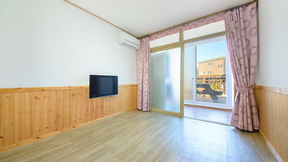 Basic Room, 1 Bedroom (A202) - Photo 1