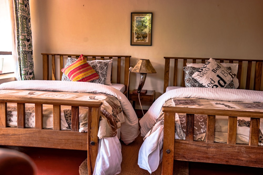 Deluxe Single Room, 1 King Bed, Mountain View, Poolside
