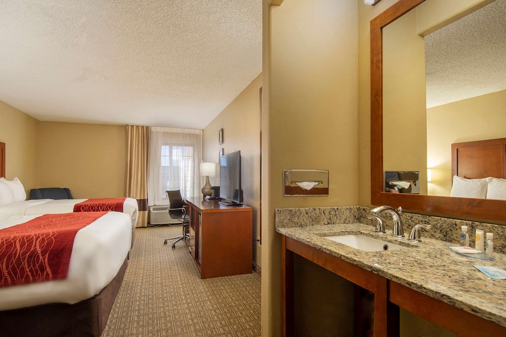 Standard Room, 2 Queen Beds, Non Smoking - Photo 1
