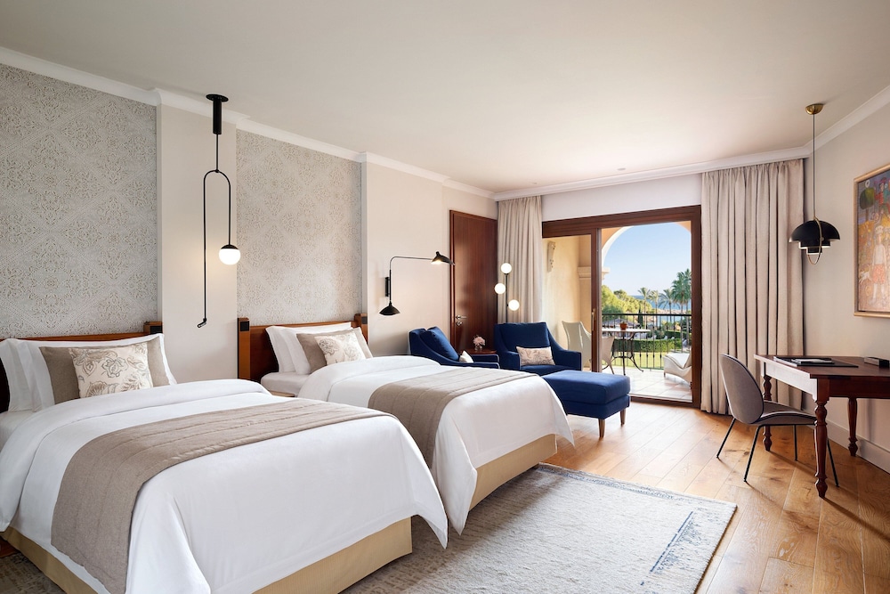 Grand Deluxe Room, 2 Twin Beds, Garden Access - Photo 7