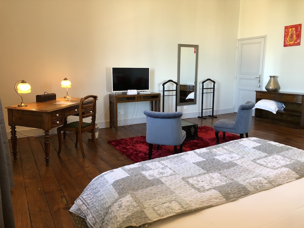 Premium Triple Room, Multiple Beds, Private Bathroom (Petit Pont) photo 3