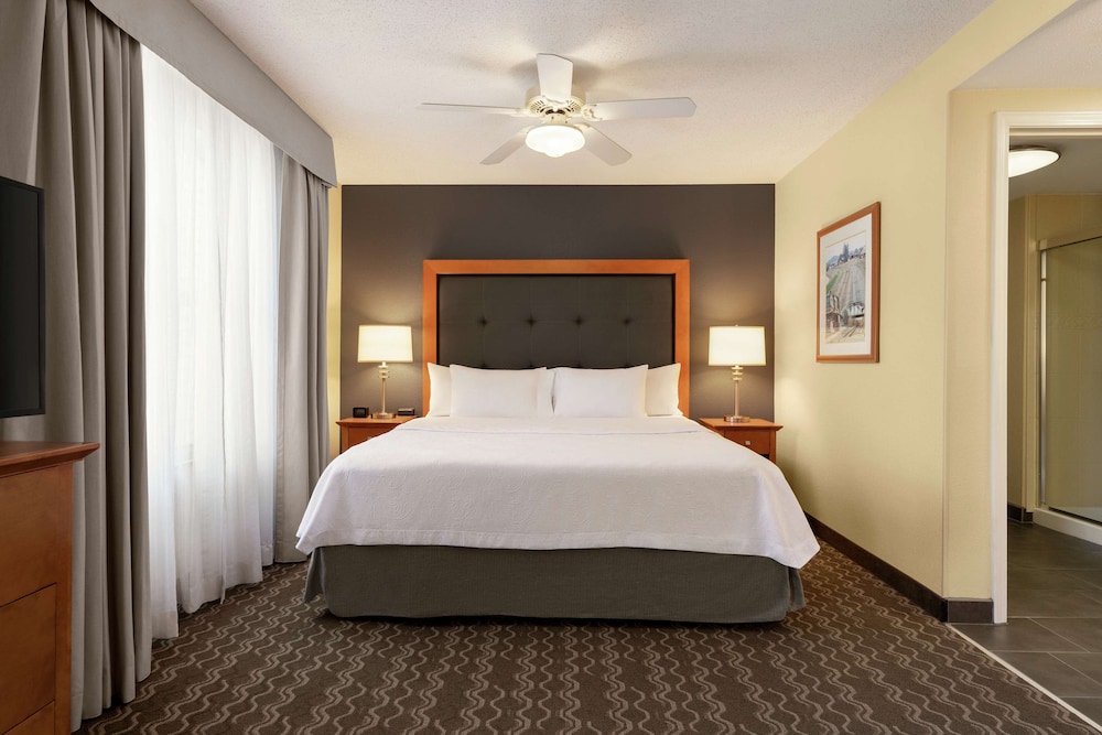 Suite, 2 Bedrooms - Photo 1