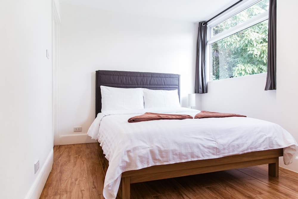 Premier Duplex, 3 Bedrooms, Partial Ocean View photo 3