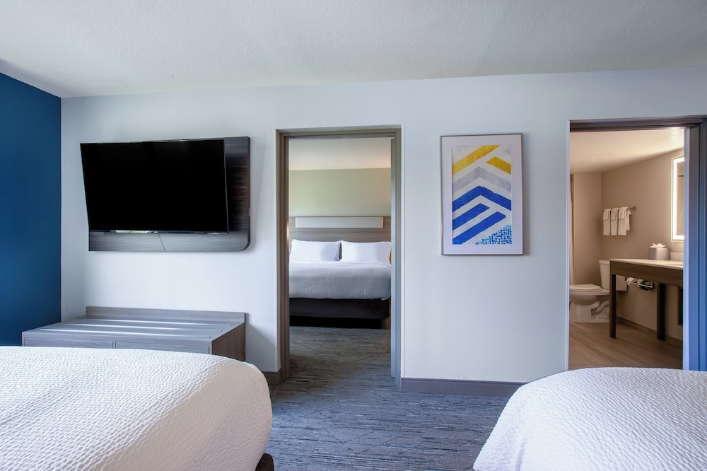Suite, Multiple Beds - Photo 3