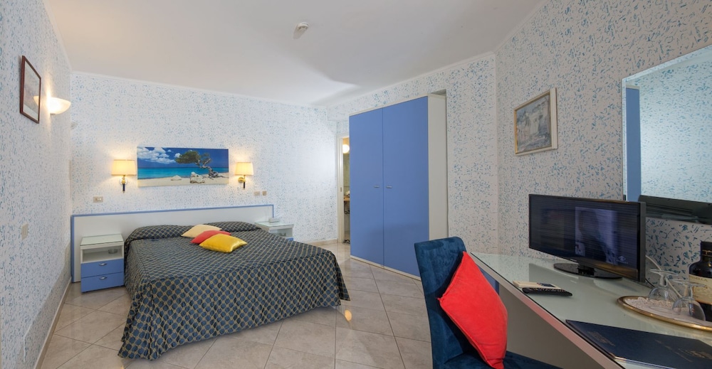 Superior Room, Sea View - Photo 1