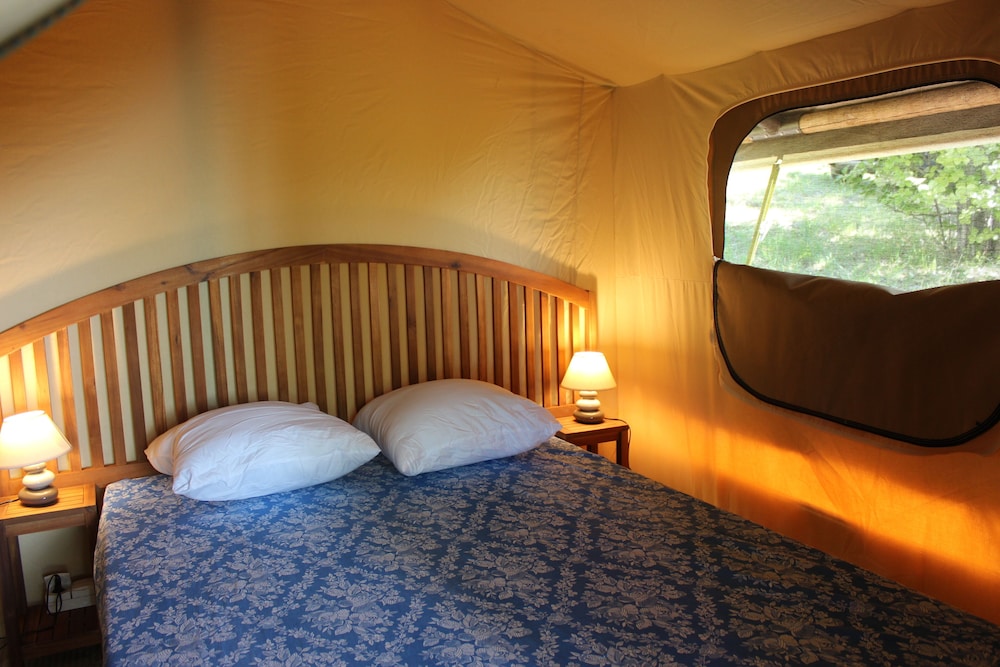 Family Tent, Lake View
