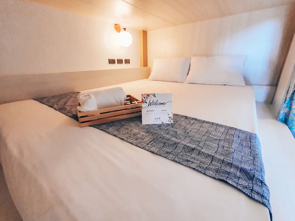 Private Dorm Room (Free Drop Off to Airport)