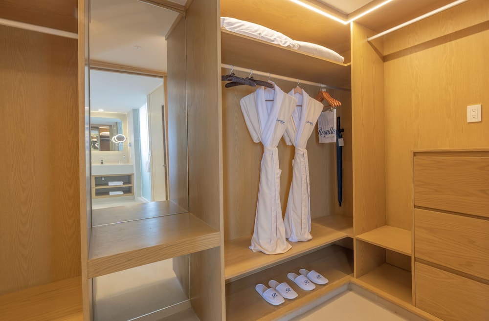 Luxury Sky Chairman Suite Two Bedroom Ocean Front Diamond Club - Photo 7