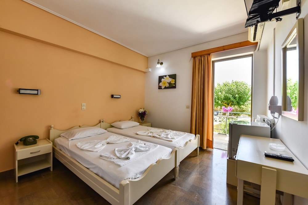 Double or Twin Room - Photo 7