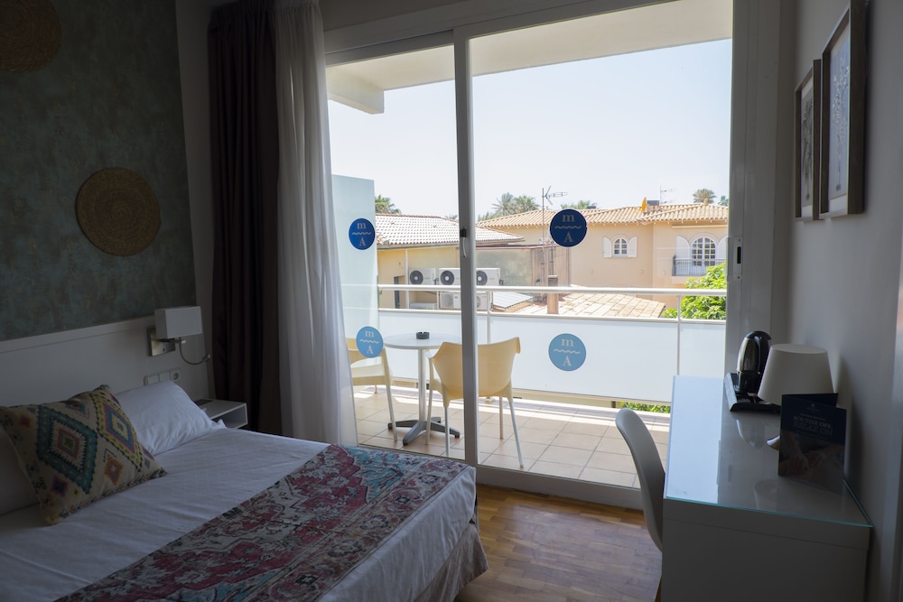 Standard Triple Room, Balcony - Photo 5