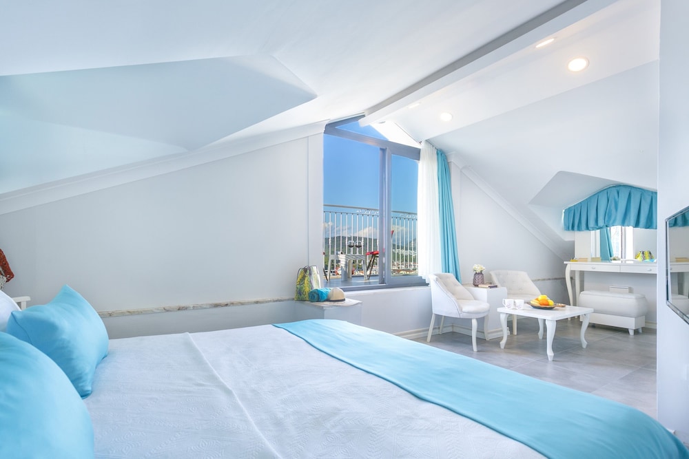 Roof Room - Photo 9