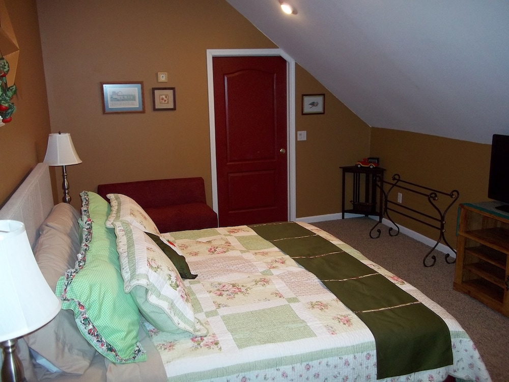 Deluxe Double Room, Ensuite (The Strawberry) photo 2