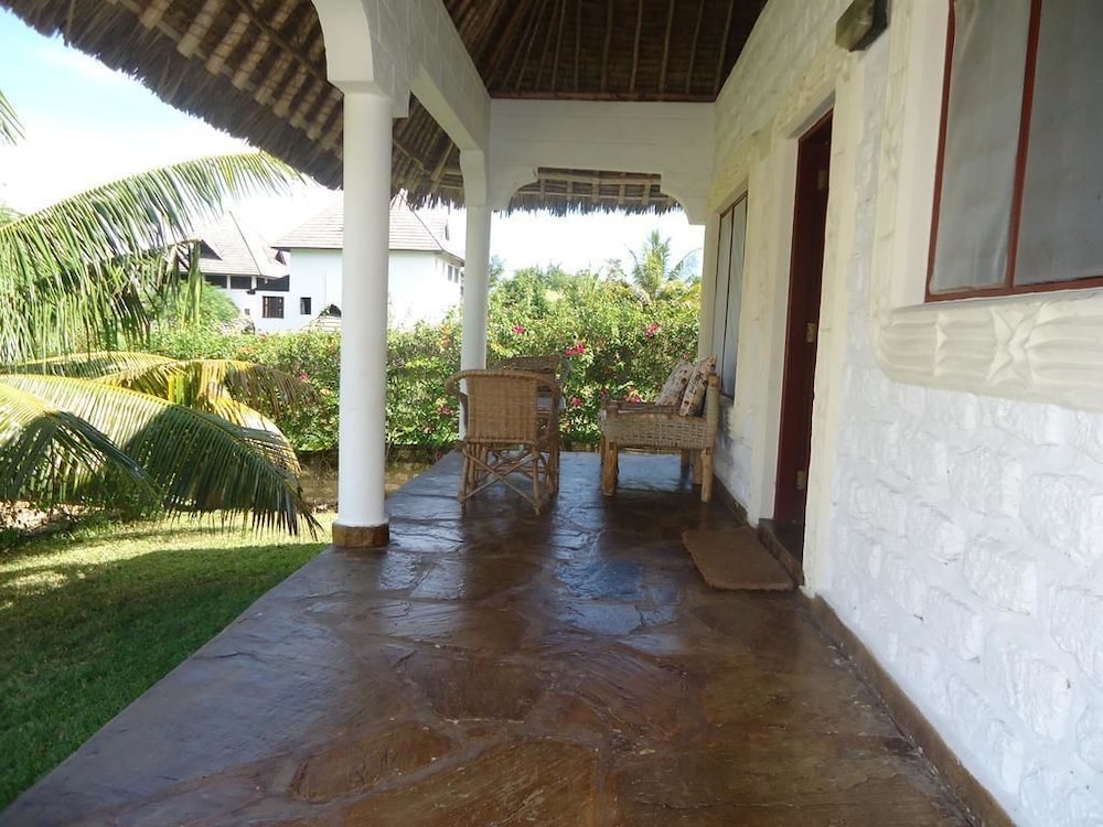 Panoramic Cottage, 2 Bedrooms, Beach View photo 2