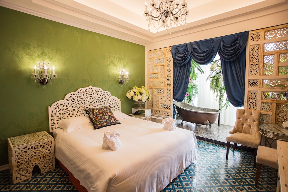 Deluxe Room, 1 Queen Bed, Non Smoking