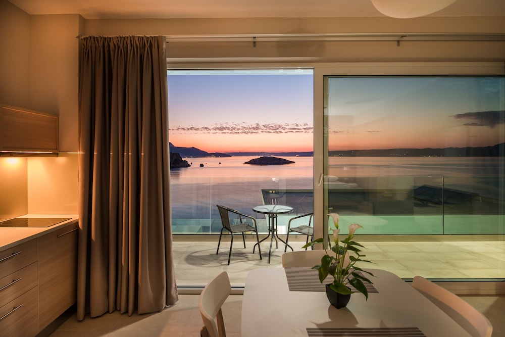 Studio Deluxe with Panoramic Sea View photo 2