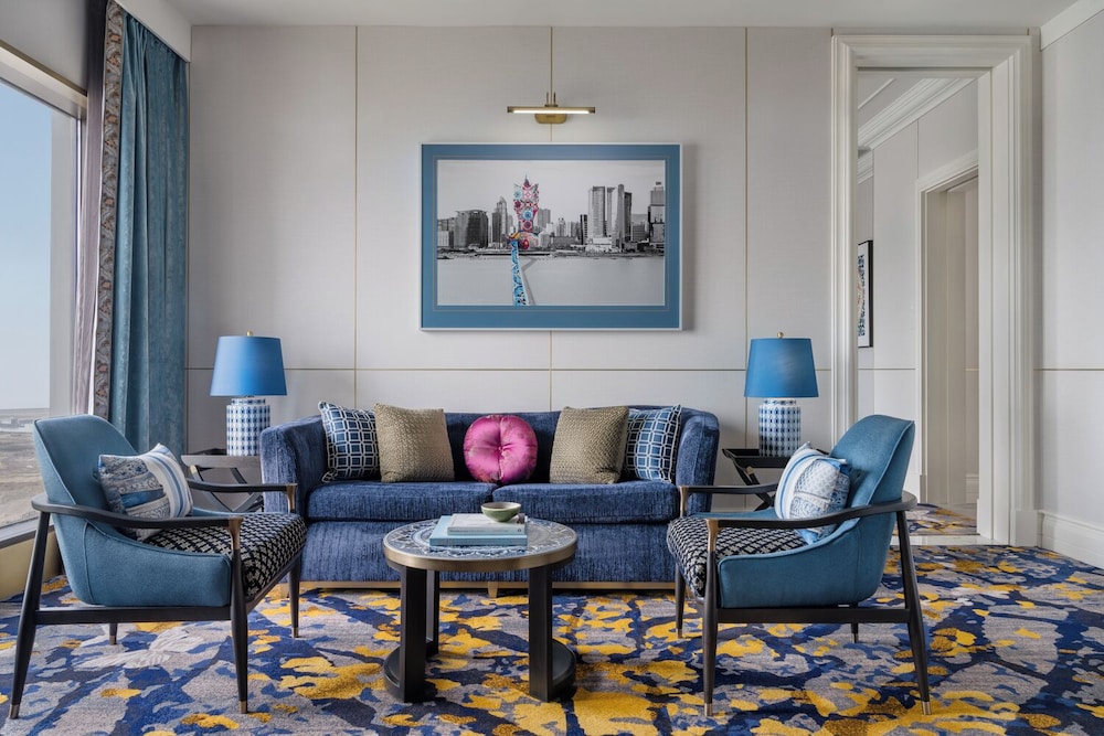 Deluxe Suite with Suite Privilege