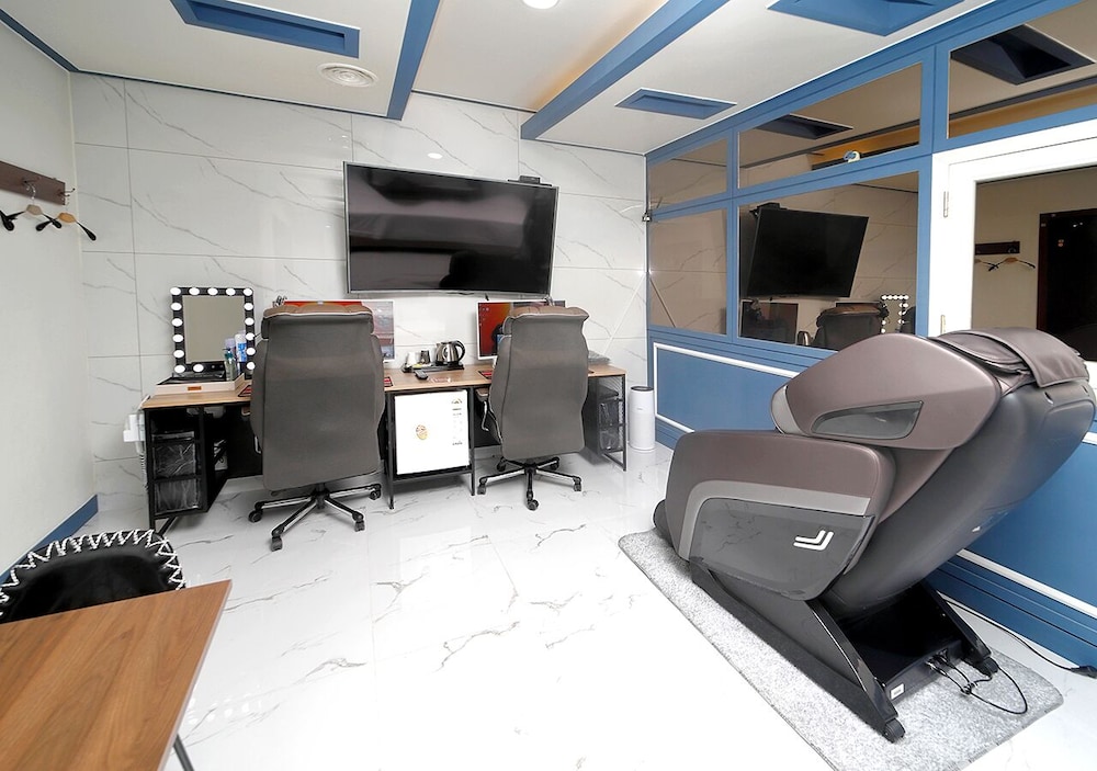 Suite - Photo 5