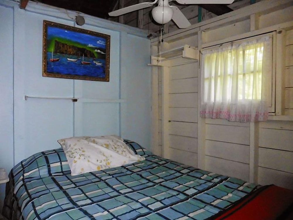 Traditional Cottage, 2 Bedrooms, Kitchen, Bay View (Waterfront Cottage 6	) photo 1
