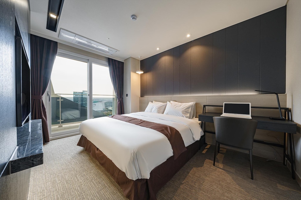 Royal Suite - Photo 2