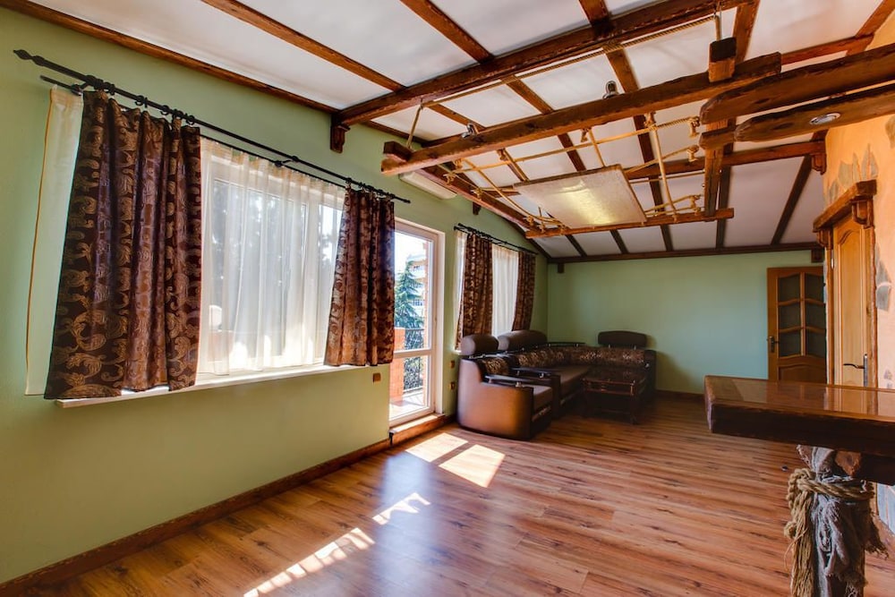 Apartment, 2 Bedrooms, Fireplace photo 3