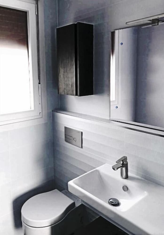 Suite, Multiple Beds, Shared Bathroom photo 2