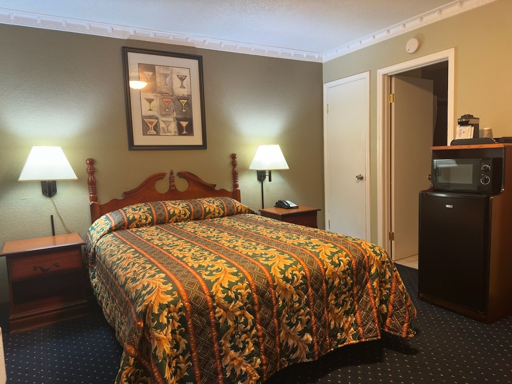 Standard Room, 1 Queen Bed