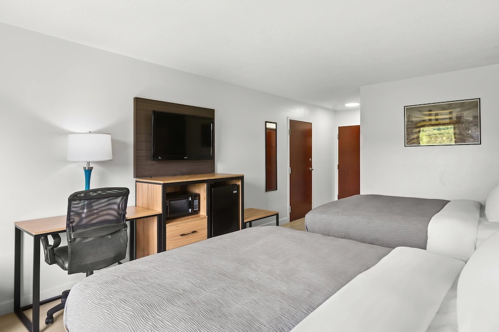 Standard Room, 2 Double Beds, Non Smoking - Photo 2