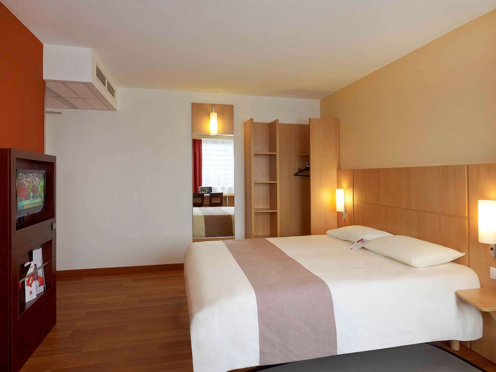 Standard Room, Multiple Beds photo 2