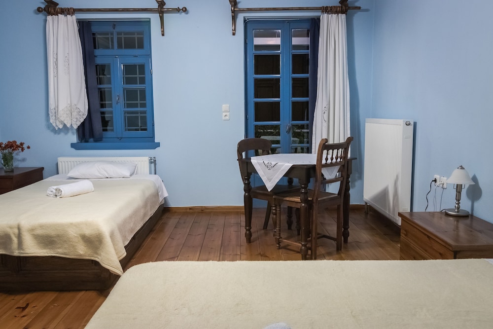 Classic Twin Room, Mountain View, Mountainside photo 2