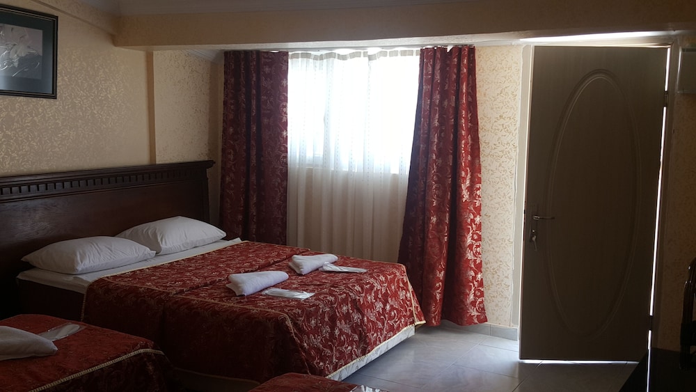 Basic Double Room, 2 Twin Beds photo 3