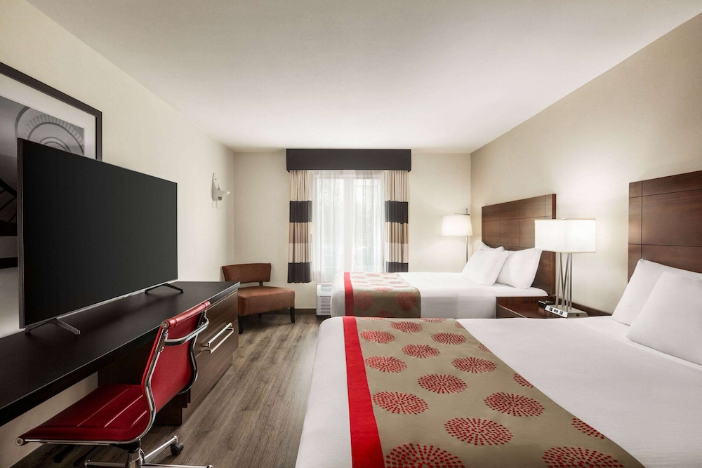 Room, 2 Queen Beds - Photo 1