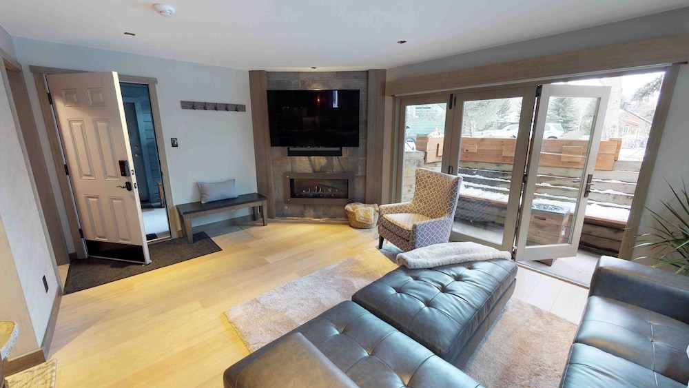 Condo, 2 Bedrooms