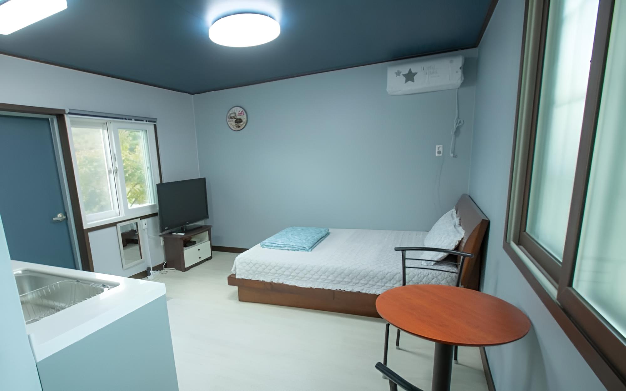 Room (Building B Room 101 (Bed Room) Pet Al)
