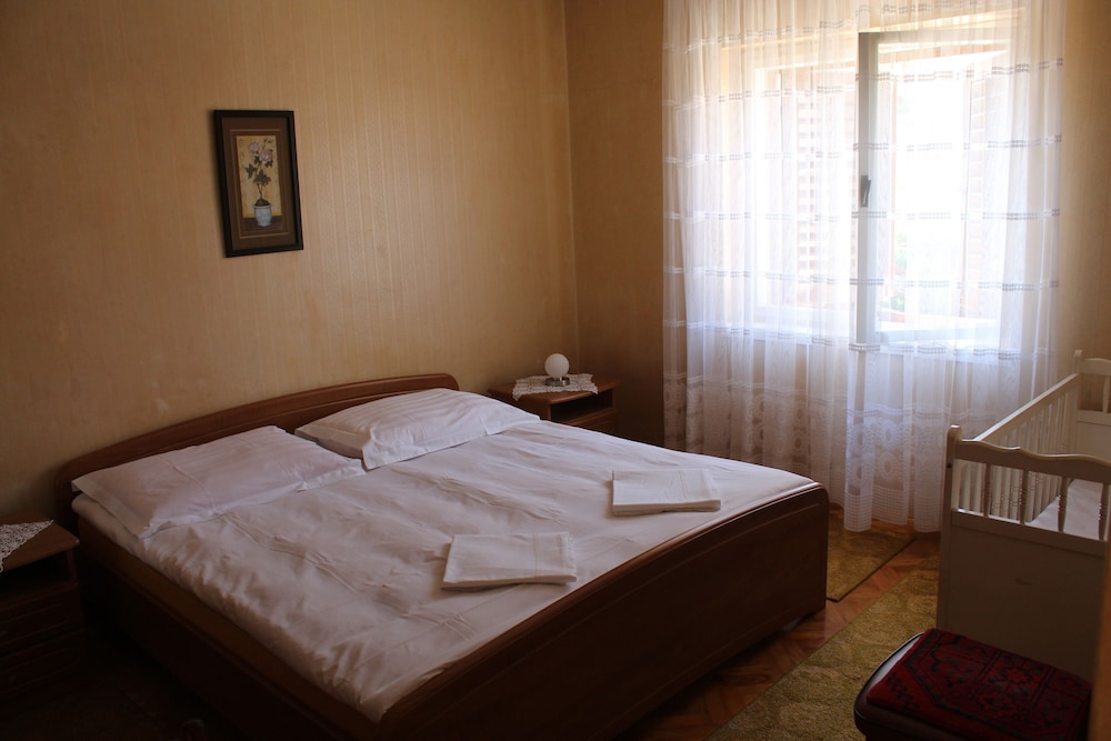 Apartment (Three Bedroom Apartment With Sea View)